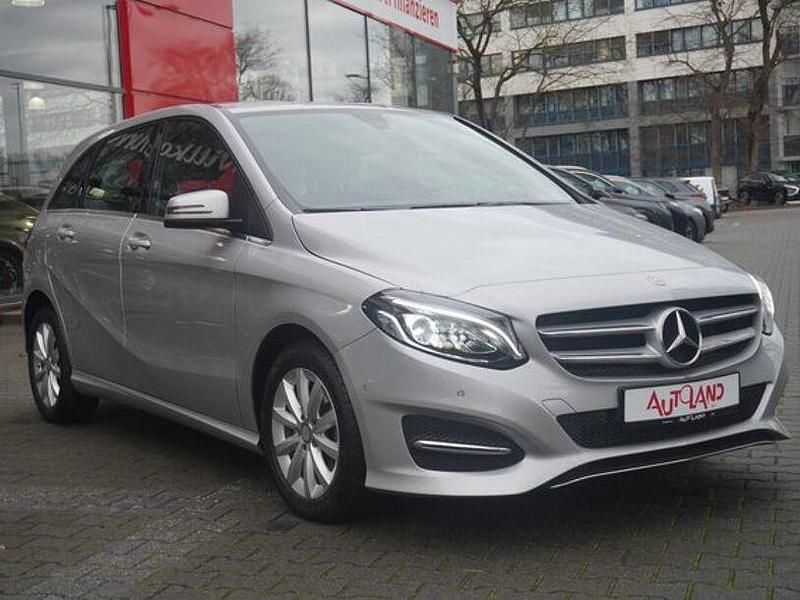 Gebraucht Mercedes B180 Style 122 PS (89 kW) 2016 Silber Van / Kleinbus