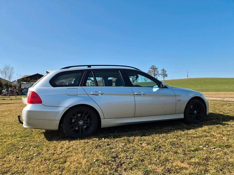 Gebraucht BMW 318 129 PS (94 kW) 2007 Silber Kombi