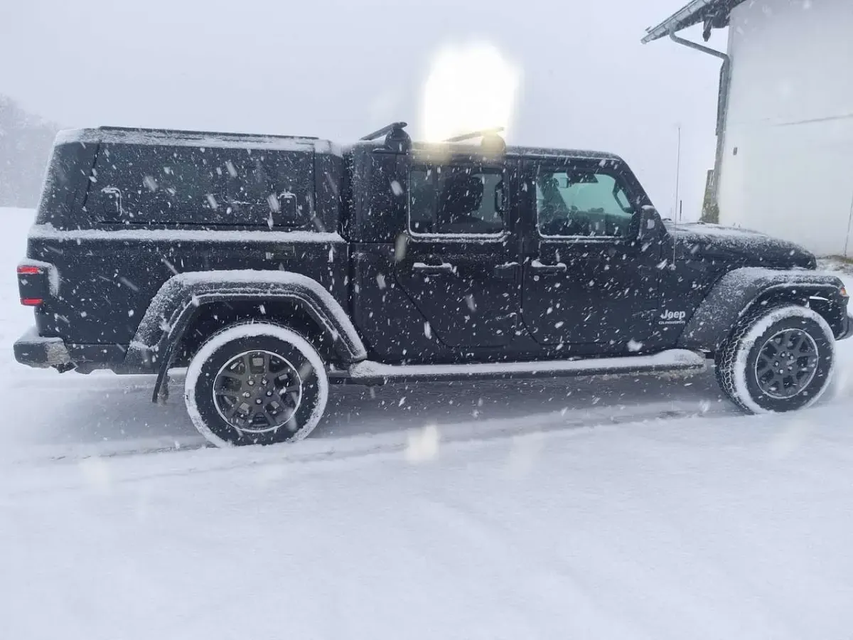 Używany Jeep Gladiator Overland 264 KM (194 kW) 2021 Czarny Pickup