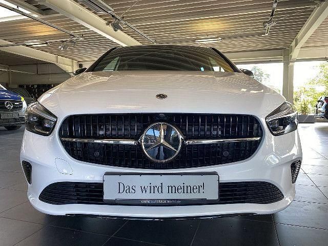 Gebraucht Mercedes B200 163 PS (119 kW) 2024 Weiß Kleinwagen