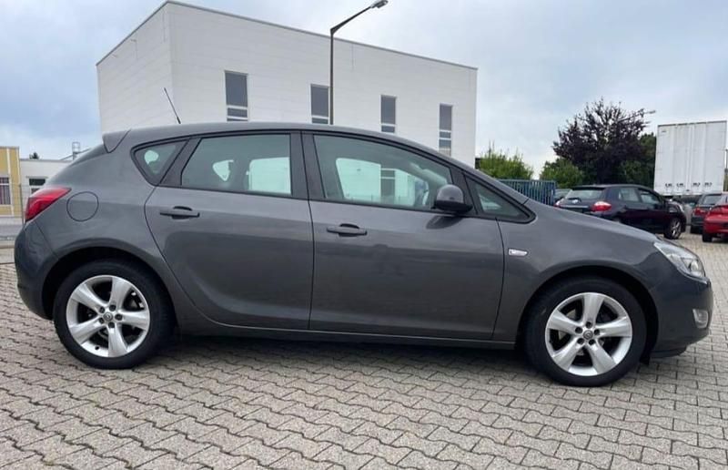 Gebraucht Opel Astra 116 PS (85 kW) 2009 Grau Limousine