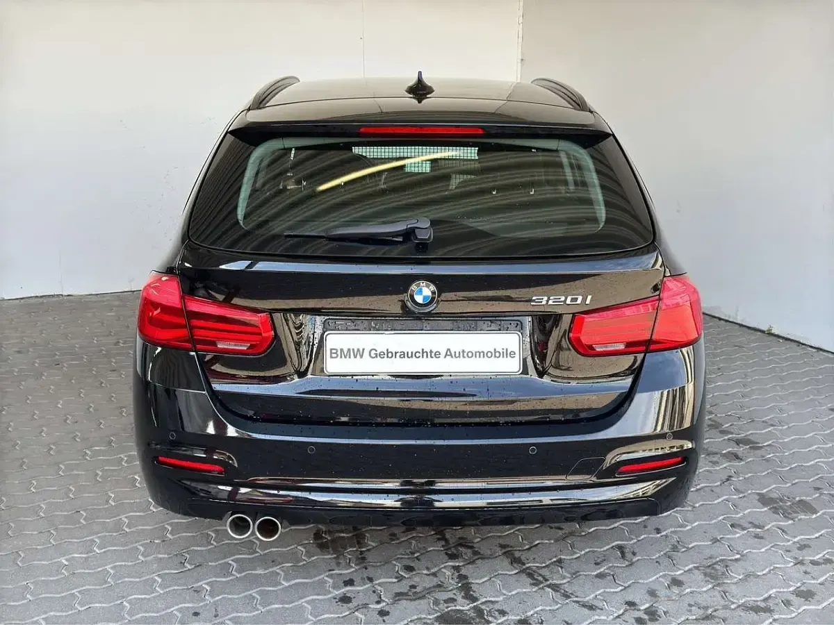 Gebraucht BMW 320 Advantage 184 PS (135 kW) 2019 Schwarz Kombi