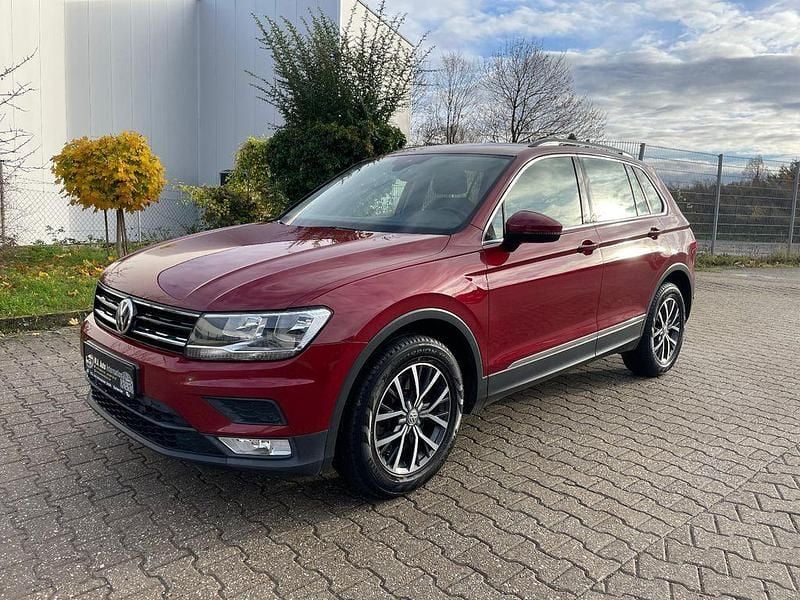 Rot Gebraucht 2017 VW Tiguan Comfortline SUV | 12.990 € (Superpreis) - Bild 1/4