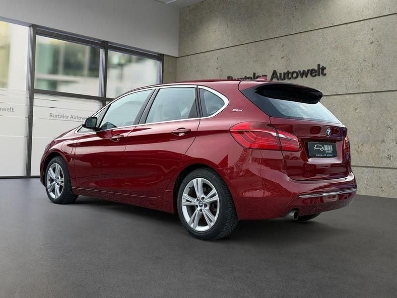 Gebraucht BMW 225 Active Tourer Luxury Line 136 PS (100 kW) 2016 Rot Van / Kleinbus
