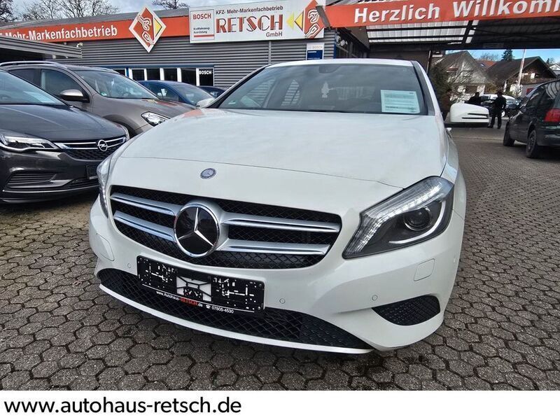 Weiß Gebraucht 2015 Mercedes A180 Limousine | 16.900 € (Etwas zu teuer) - Bild 1/4