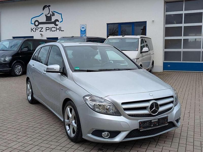 Gebraucht Mercedes B180 122 PS (89 kW) 2012 Silber Van / Kleinbus