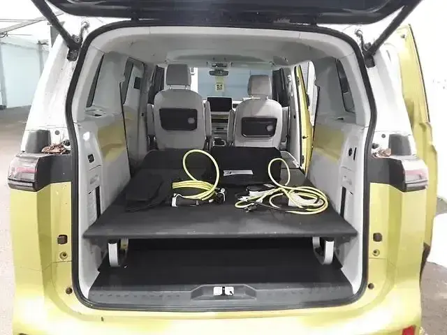 Gebraucht VW ID. Buzz Pro 264 kW (360 PS) 2023 Weiß/gelb Van / Kleinbus
