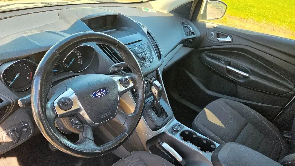 Gebraucht Ford Kuga Trend 182 PS (133 kW) 2013 Weiß SUV