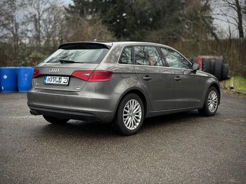 Gebraucht Audi A3 Ambiente 150 PS (110 kW) 2014 Andere farben Limousine
