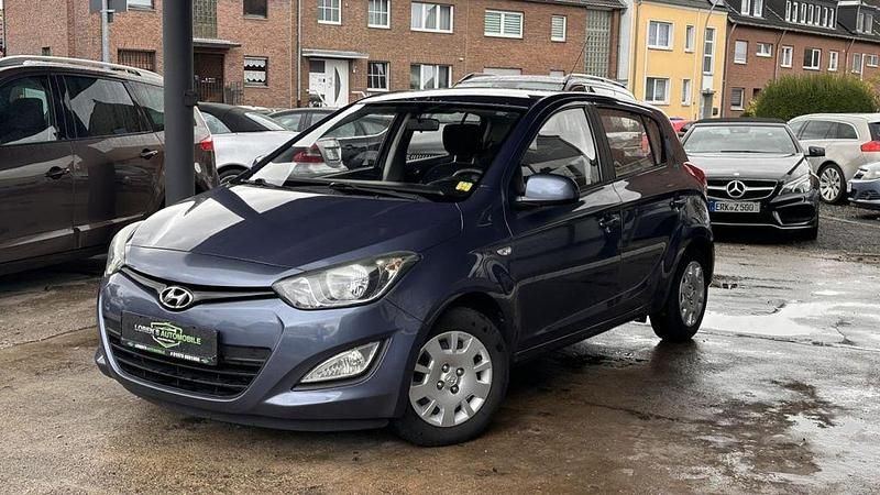 Blau Gebraucht 2013 Hyundai i20 Edition Limousine | 3.990 € (Etwas zu teuer) - Bild 1/4