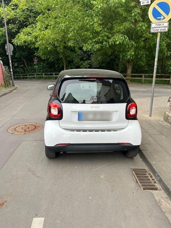 Schwarz Gebraucht 2016 Smart ForTwo Coupé Coupé | 8.000 € (Teuer) - Bild 1/4