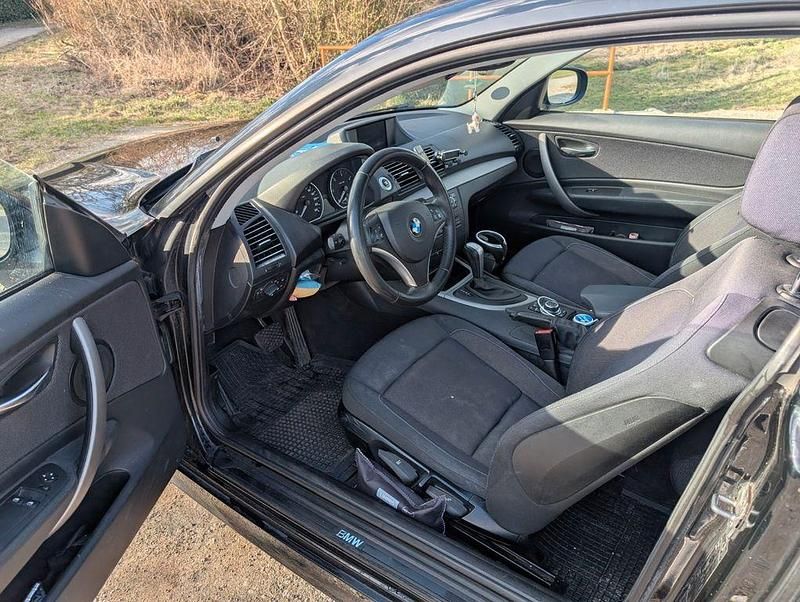 Gebraucht BMW 118 143 PS (105 kW) 2010 Schwarz Kleinwagen