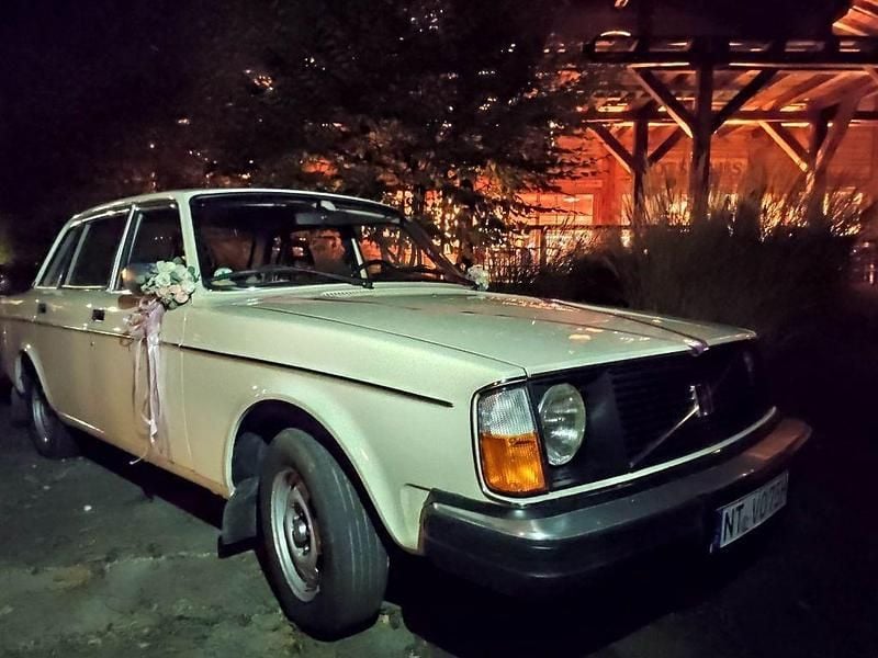 Weiß Gebraucht 1975 Volvo 244 Limousine | 10.000 € - Bild 1/4