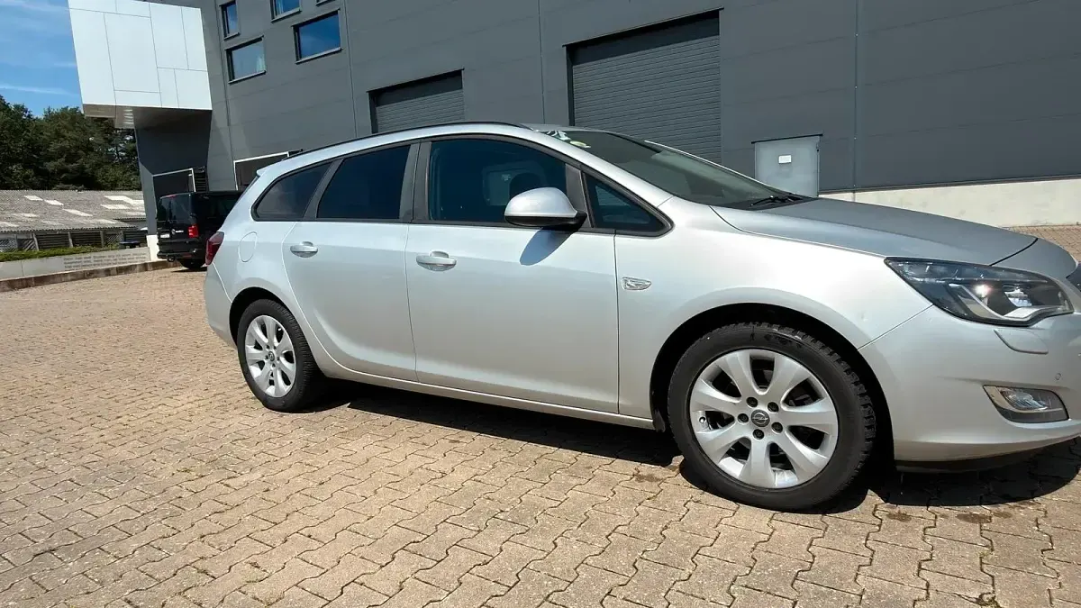 Gebraucht Opel Astra 160 PS (117 kW) 2011 Grau Kombi