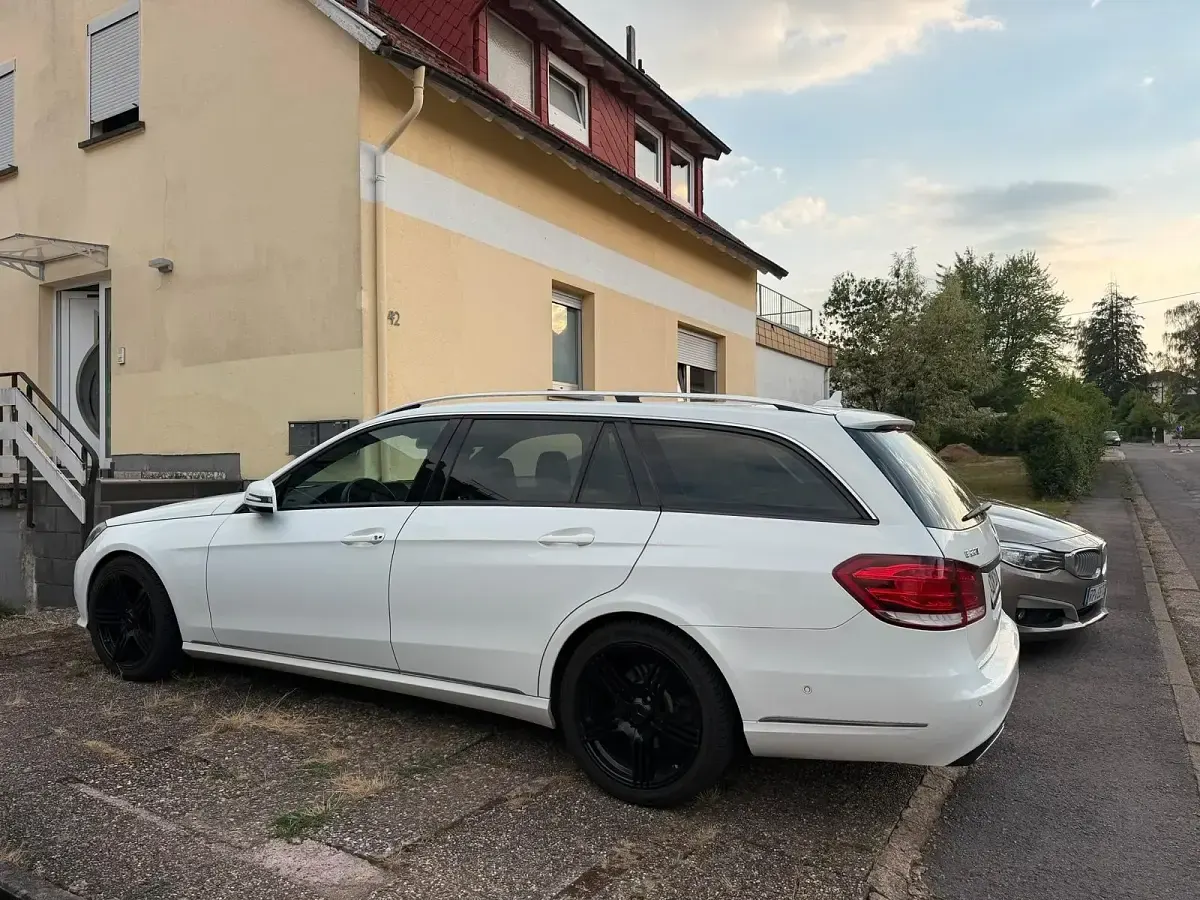 Gebraucht Mercedes E220 AMG 170 PS (125 kW) 2014 Weiß Kombi