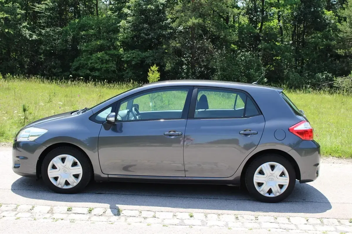 Gebraucht Toyota Auris 131 PS (96 kW) 2011 Grau Kleinwagen