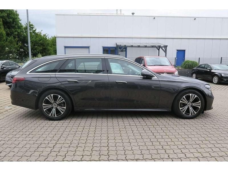 Gebraucht Mercedes E220 Advanced 197 PS (144 kW) 2024 Grau Kombi
