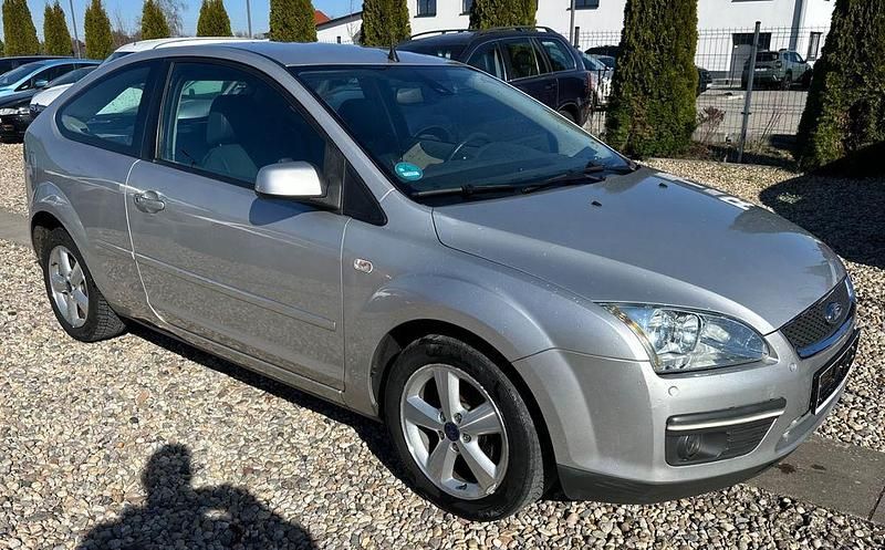 Gebraucht Ford Focus Titanium 116 PS (85 kW) 2006 Silber Limousine