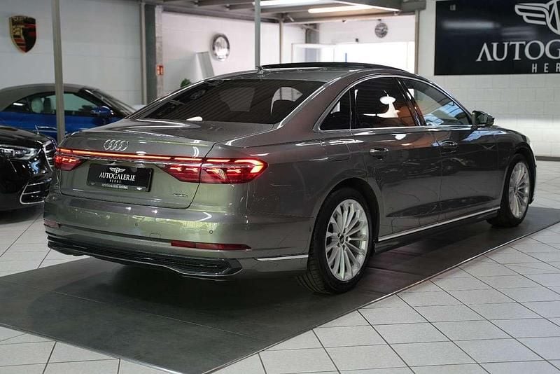 Usata Audi A8 340 CV (250 kW) 2022 Grigio Berlina