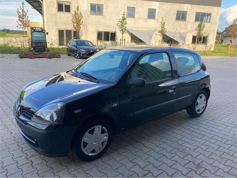 Gebraucht Renault Clio II 58 PS (42 kW) 2004 Schwarz Kleinwagen