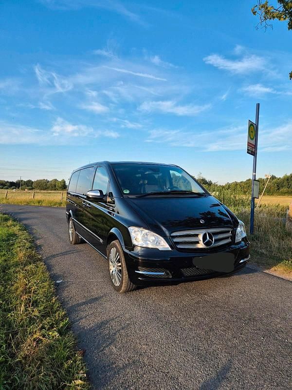 Schwarz Gebraucht 2012 Mercedes Viano Van / Kleinbus | 16.900 € - Bild 1/4