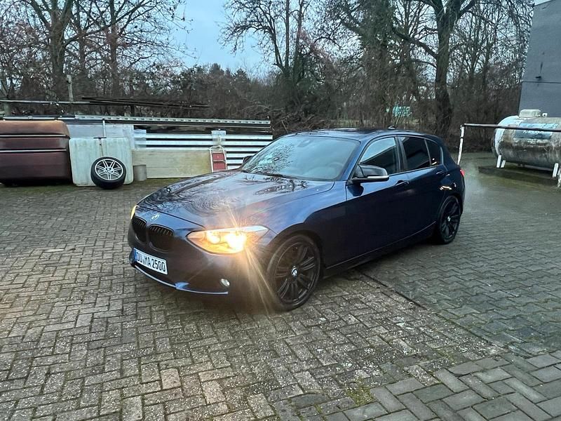 Blau Gebraucht 2011 BMW 118 Kleinwagen | 5.200 € (Fairer Preis) - Bild 1/4