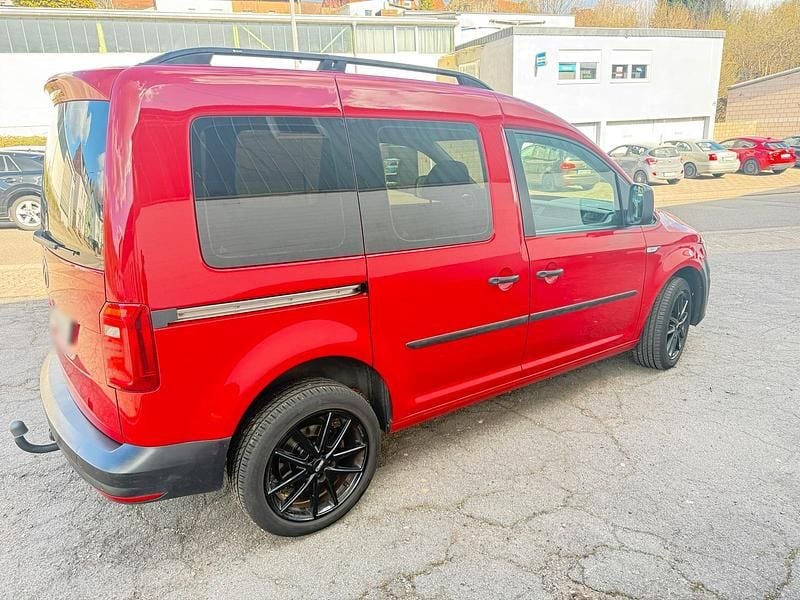 Gebraucht VW Caddy 102 PS (75 kW) 2016 Rot Van / Kleinbus