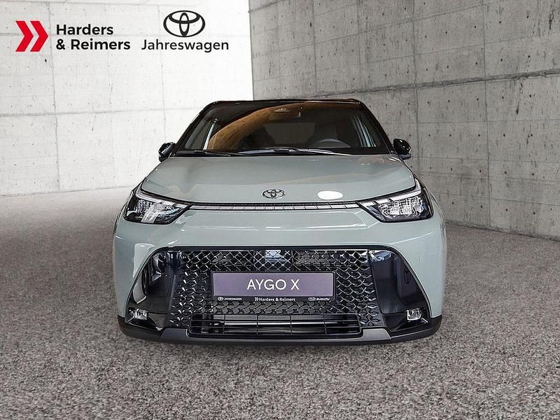 Neu Toyota Aygo X 116 PS (85 kW) 2025 Grün SUV
