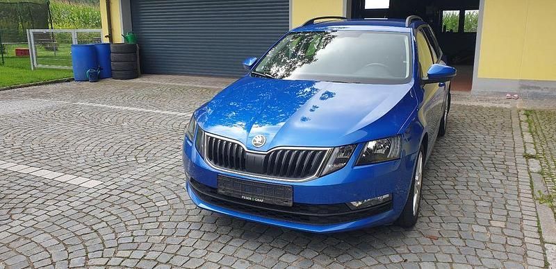 Blau Gebraucht 2018 Skoda Octavia Ambition Kombi | 14.250 € (Fairer Preis) - Bild 1/4