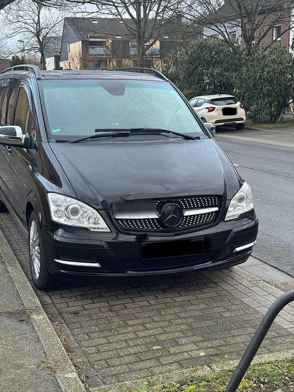 Schwarz Gebraucht 2012 Mercedes Viano Avantgarde Van / Kleinbus | 24.999 € - Bild 1/4