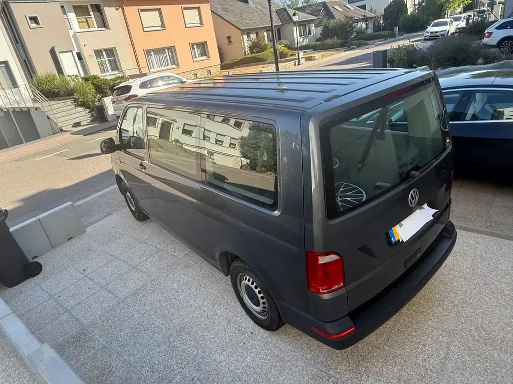 Gebraucht VW T6 Trendline 150 PS (110 kW) 2015 Grau Van