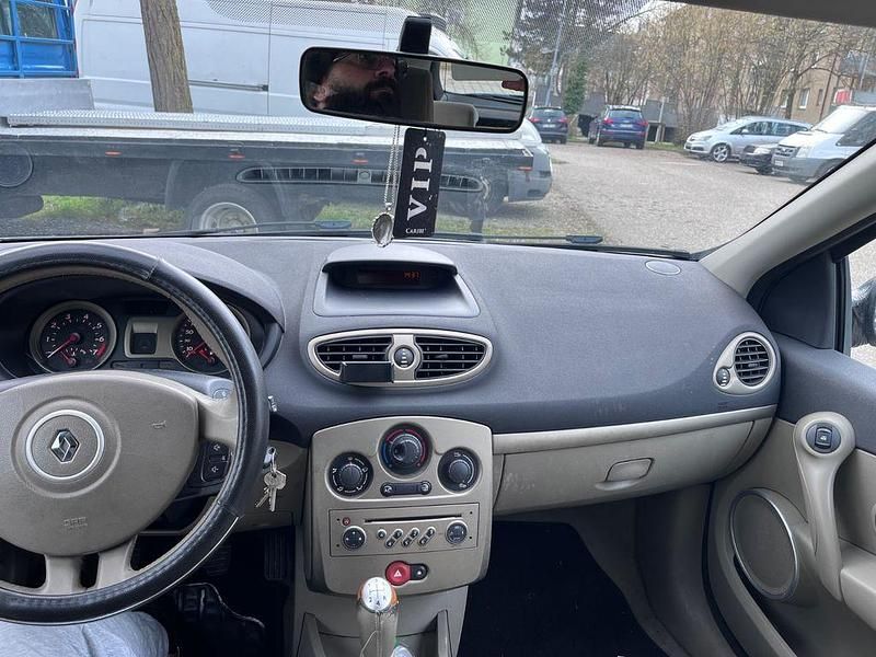 Gebraucht Renault Clio II Dynamique 88 PS (64 kW) 2006 Grau Limousine