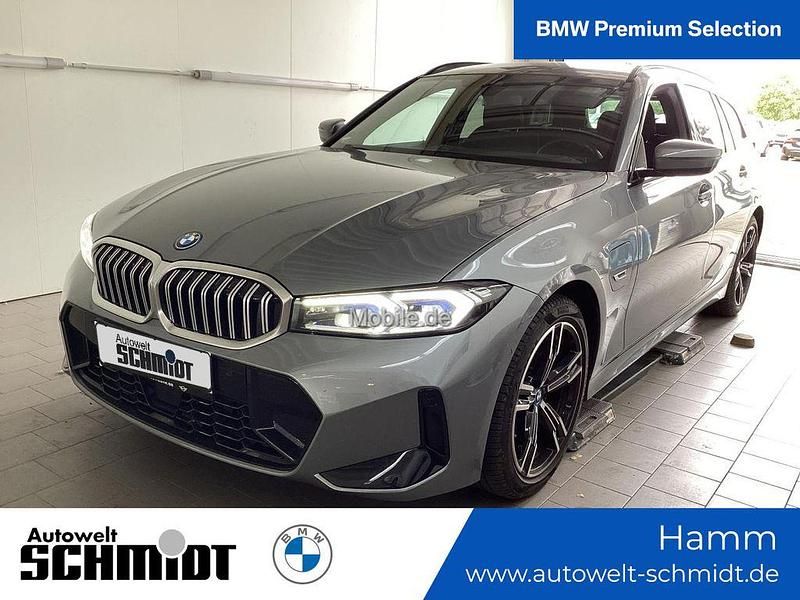 Grau Gebraucht 2022 BMW 330e M Sport Kombi | 36.790 € (Fairer Preis) - Bild 1/3