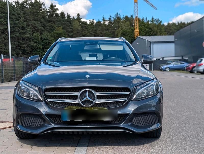 Grau Gebraucht 2016 Mercedes 190 Limousine | 15.500 € - Bild 1/4