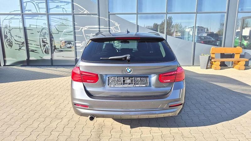 Gebraucht BMW 318 Advantage 150 PS (110 kW) 2019 Grau Kombi