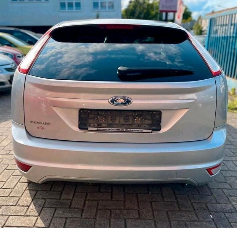Grau Gebraucht 2008 Ford Focus Kleinwagen | 3.500 € (Fairer Preis) - Bild 1/4