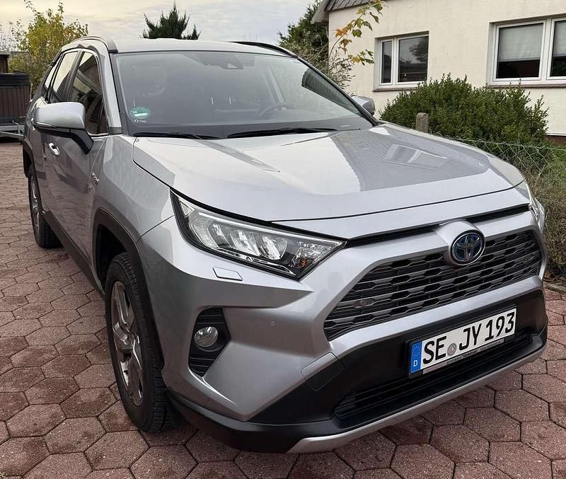 Grau Gebraucht 2020 Toyota RAV4 Hybrid Team SUV | 27.000 € (Guter Preis) - Bild 1/4