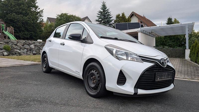 Weiß Gebraucht 2016 Toyota Yaris Kleinwagen | 9.900 € (Fairer Preis) - Bild 1/4