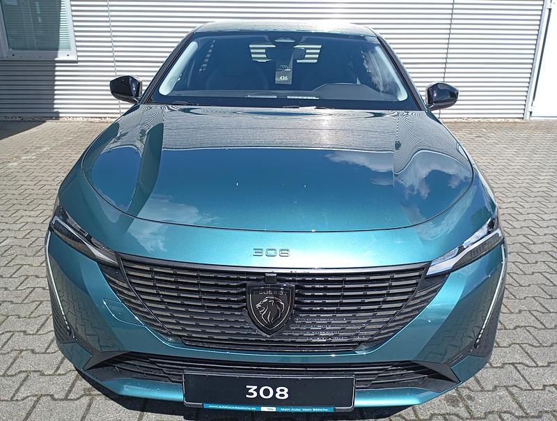 Neu Peugeot 308 SW Allure 136 PS (100 kW) 2025 Grün metallic Kombi