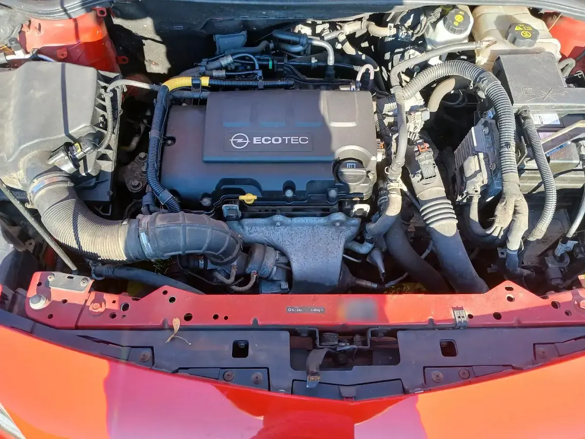 Używany Opel Astra 140 KM (102 kW) 2011 Czerwony Kombi