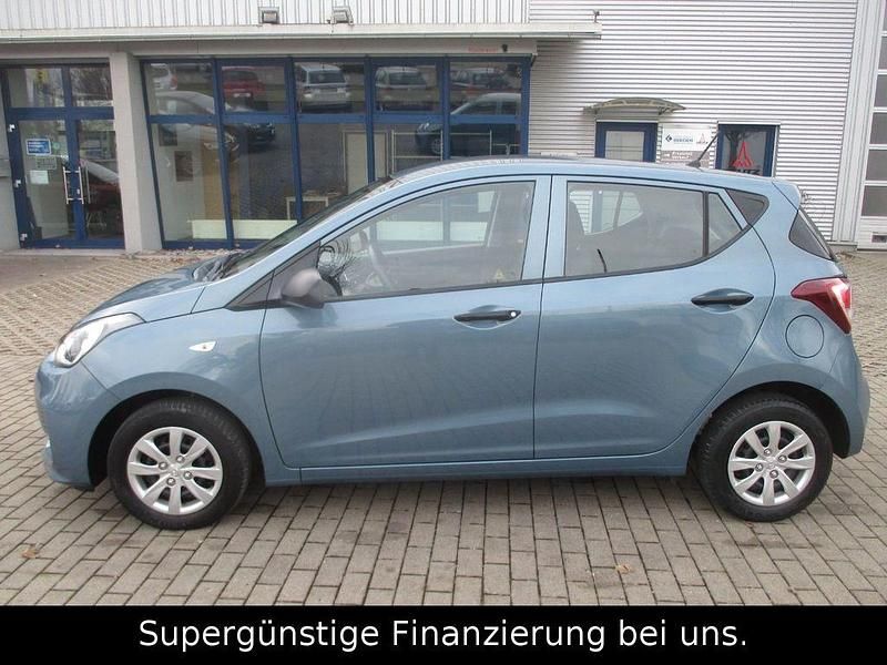 Gebraucht Hyundai i10 Classic 67 PS (49 kW) 2017 Blau Kleinwagen