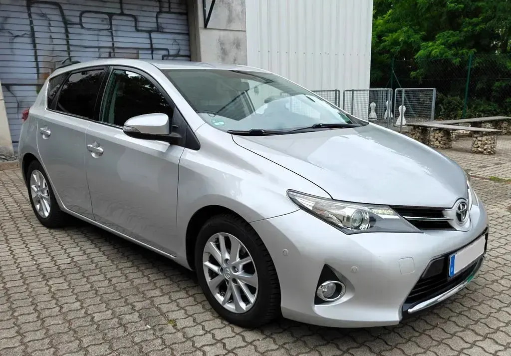Gebraucht Toyota Auris Life+ 124 PS (91 kW) 2013 Silber Limousine