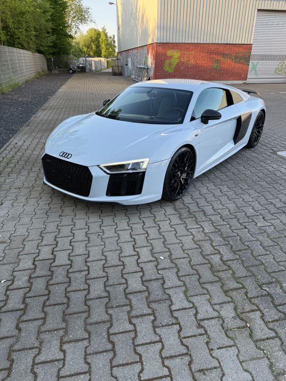 Weiß Gebraucht 2018 Audi R8 Coupé Ambiente Coupé | 117.900 € (Fairer Preis) - Bild 1/4
