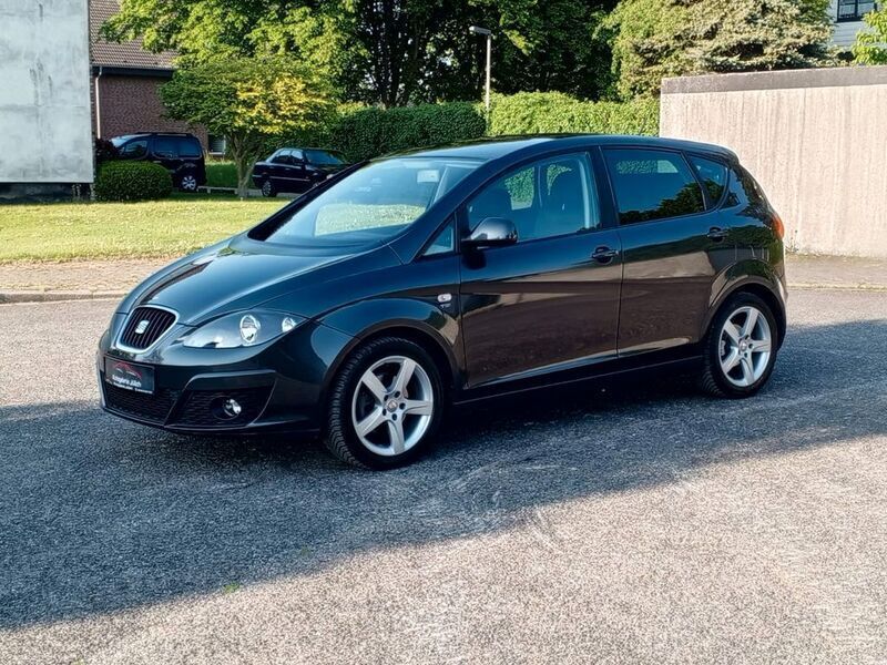 Grau Gebraucht 2009 Seat Altea Sport Van / Kleinbus | 6.499 € (Teuer) - Bild 1/4