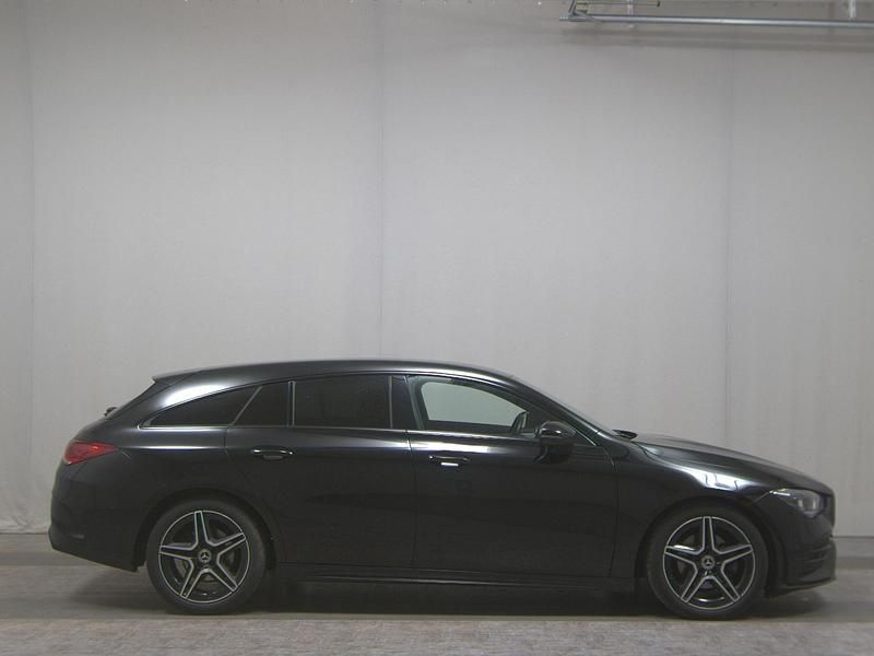 Nachtschwarz Gebraucht 2022 Mercedes CLA200 Shooting Brake AMG line Kombi | 21.980 € (Fairer Preis) - Bild 1/4