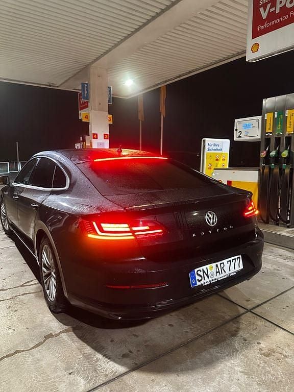 Usata VW Arteon 150 CV (110 kW) 2018 Nero Utilitaria