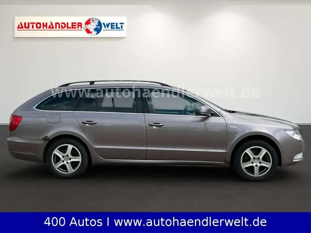 Gebraucht Skoda Superb Active 170 PS (125 kW) 2011 Grau Kombi