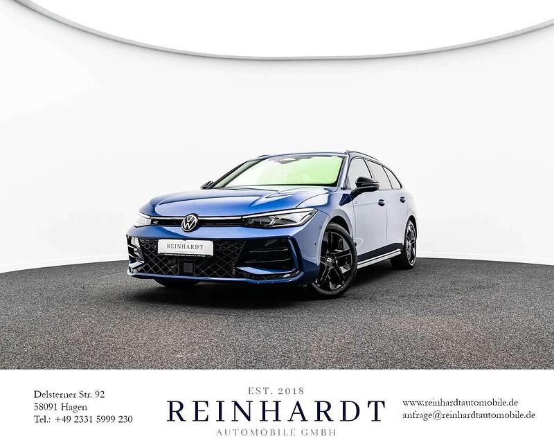 Reef blue metallic Gebraucht 2024 VW Passat R-line Kombi | 41.680 € (Superpreis) - Bild 1/3