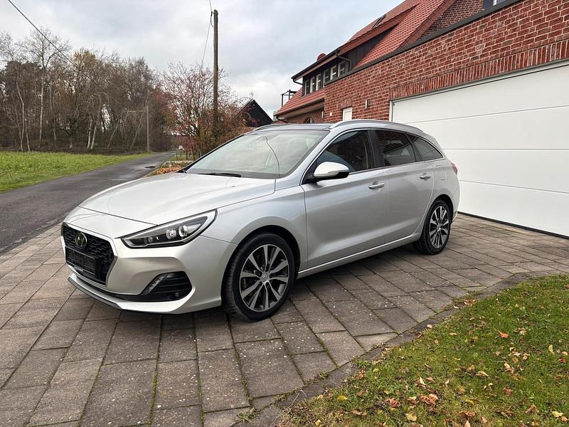 Silber Gebraucht 2020 Hyundai i30 Premium Kombi | 18.490 € (Guter Preis) - Bild 1/4