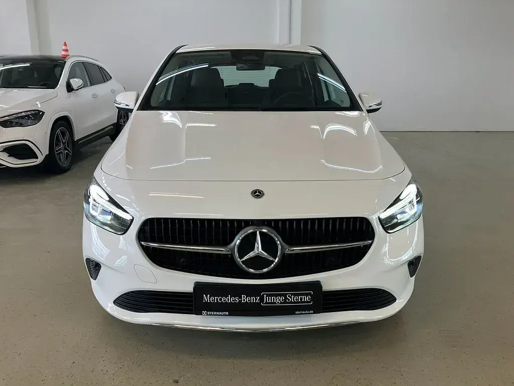 Gebraucht Mercedes B180 Progressive 136 PS (100 kW) 2025 Unilack polarweiß Kleinwagen